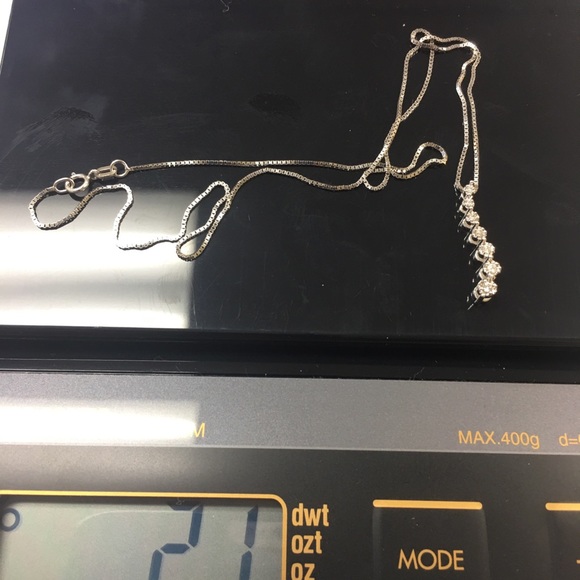 10K white gold journey diamonds pendant - Picture 4 of 4